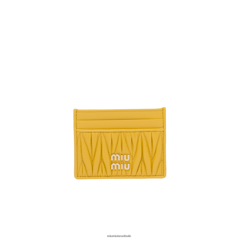 צהוב שטוף שמש